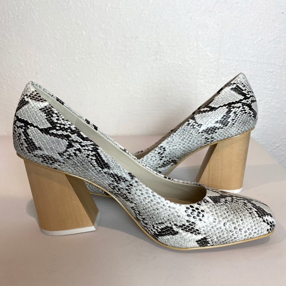 Imagine Vince Camuto Quinna Capri Snake Pump NEW